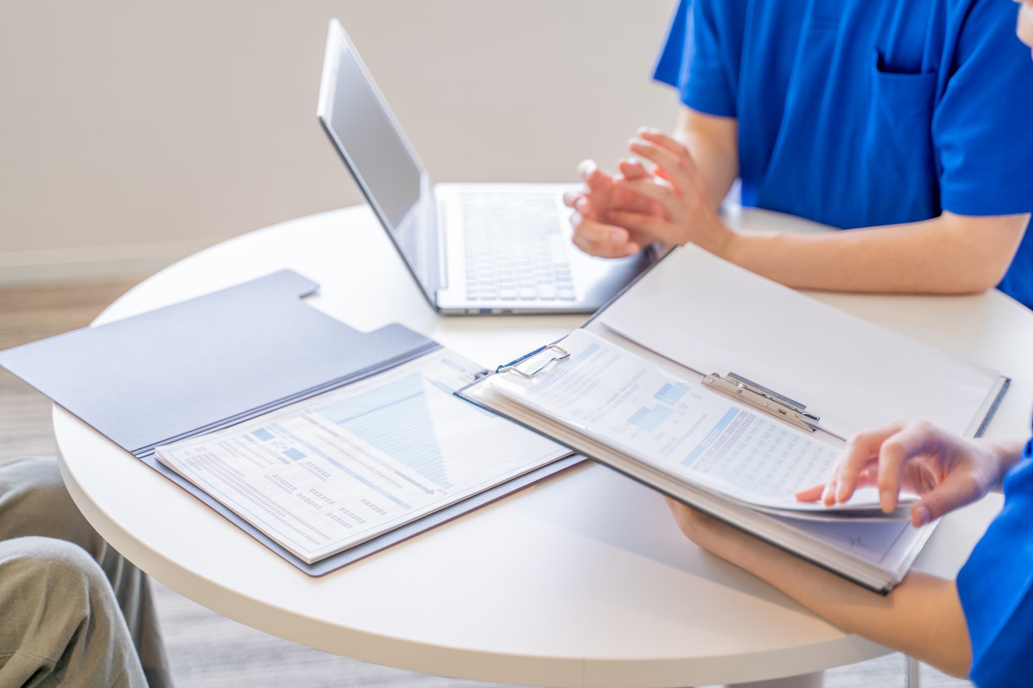 デイサービスの送迎表、いつまでテンプレートに頼る？システム化で変わる現場の未来