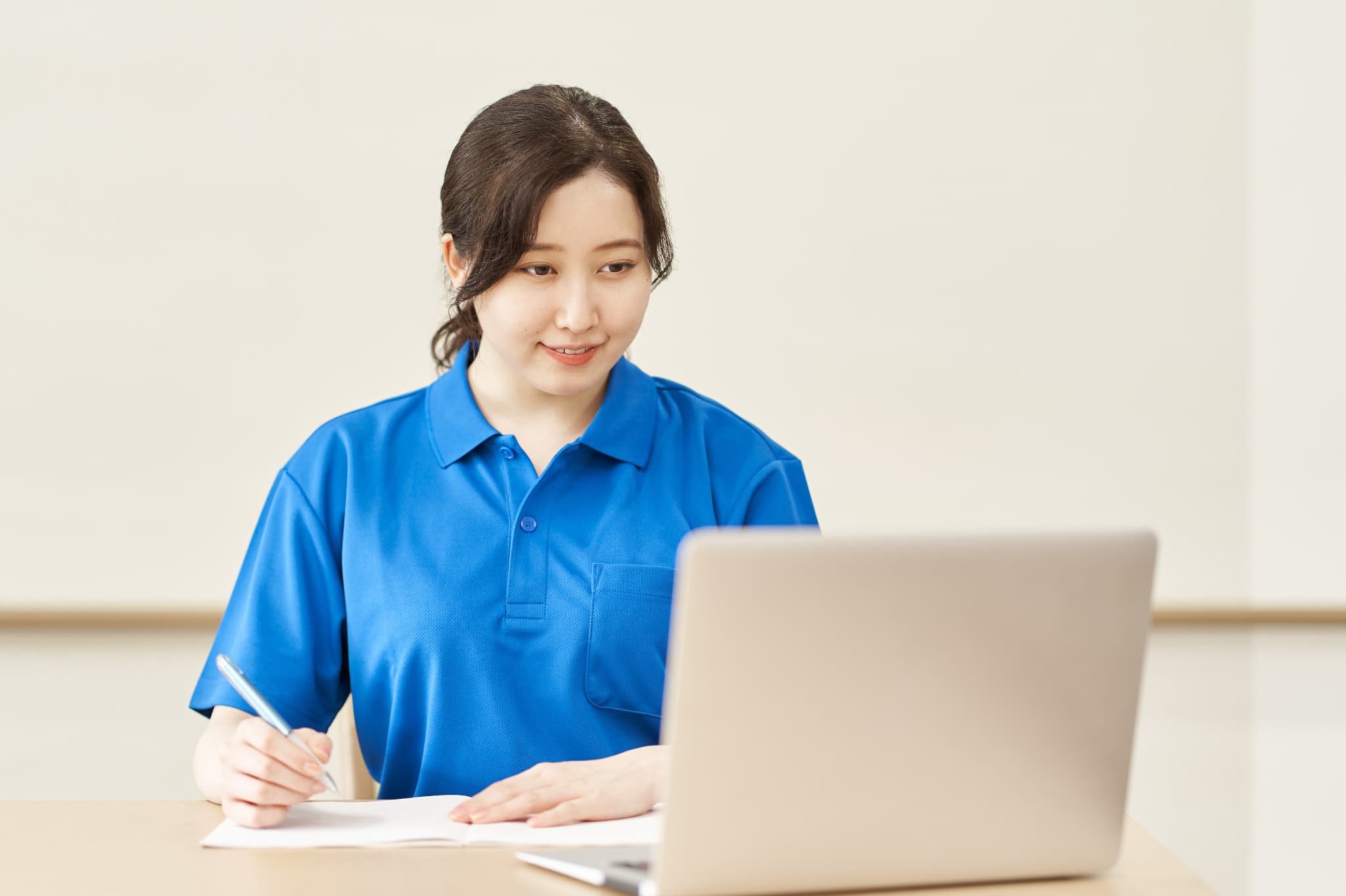 介護現場のICT活用による業務効率化のポイントとは？ 導入事例から補助金情報まで解説